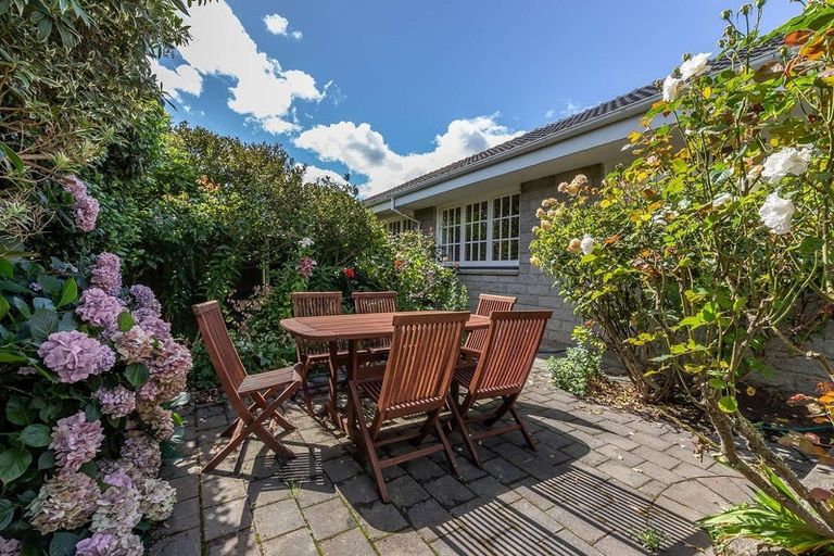 Photo of property in 2/75 Garreg Road, Bryndwr, Christchurch, 8052