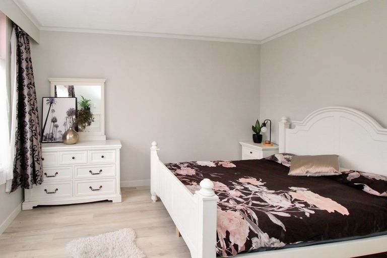 Photo of property in 64 Allardice Street, Dannevirke, 4930