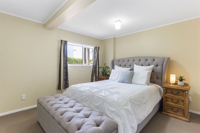 Photo of property in 16 Edgeworth Road, Glenfield, Auckland, 0629