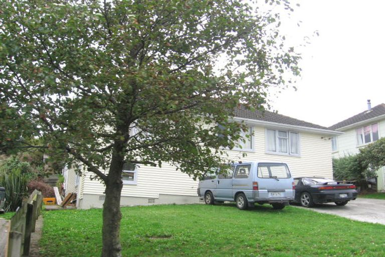 Photo of property in 68 Tremewan Street, Tawa, Wellington, 5028