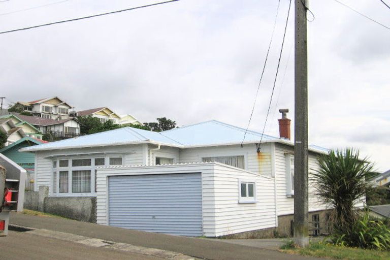 Photo of property in 18 Milne Terrace, Island Bay, Wellington, 6023