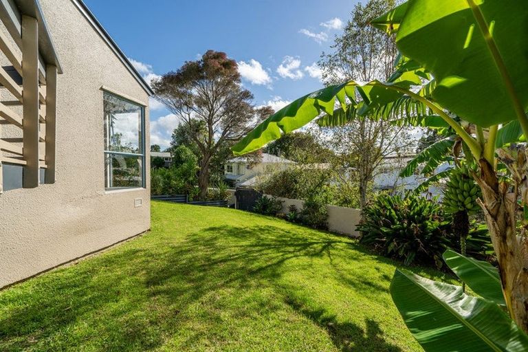 Photo of property in 11 Wilmington Place, Forrest Hill, Auckland, 0620