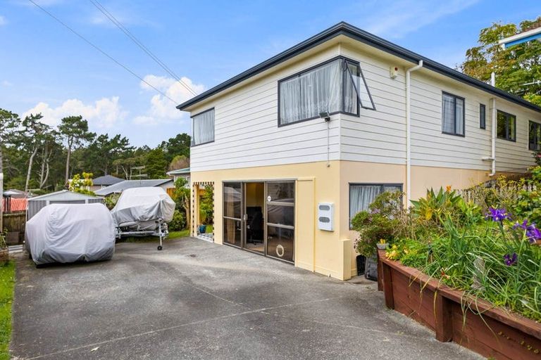 Photo of property in 2/25 Anne Mclean Drive, Bayview, Auckland, 0629