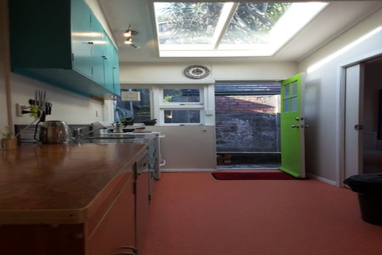Photo of property in 236 The Esplanade, Island Bay, Wellington, 6023
