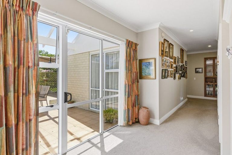 Photo of property in 9 Maple Lane, Waikanae, 5036