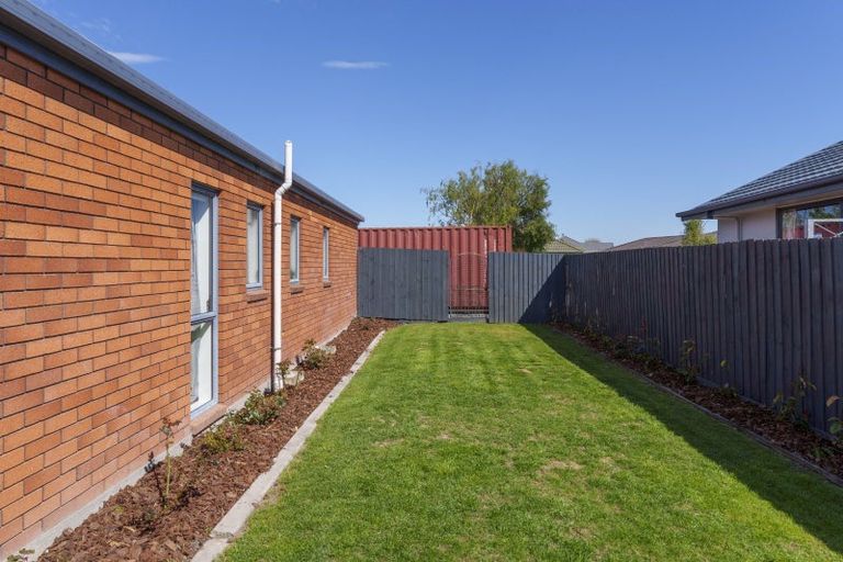 Photo of property in 28 Hawkins Place, Rangiora, 7400