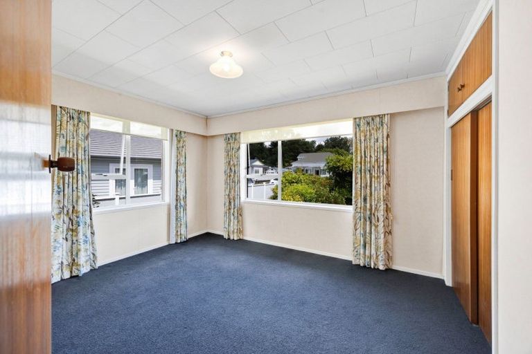 Photo of property in 11-13 Miro Street, Merrilands, New Plymouth, 4312
