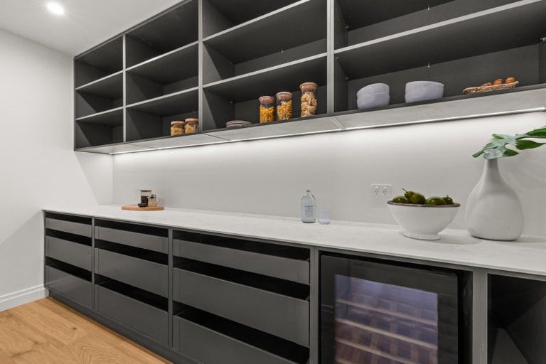 Photo of property in 17 Taruna Place, Havelock North, 4130