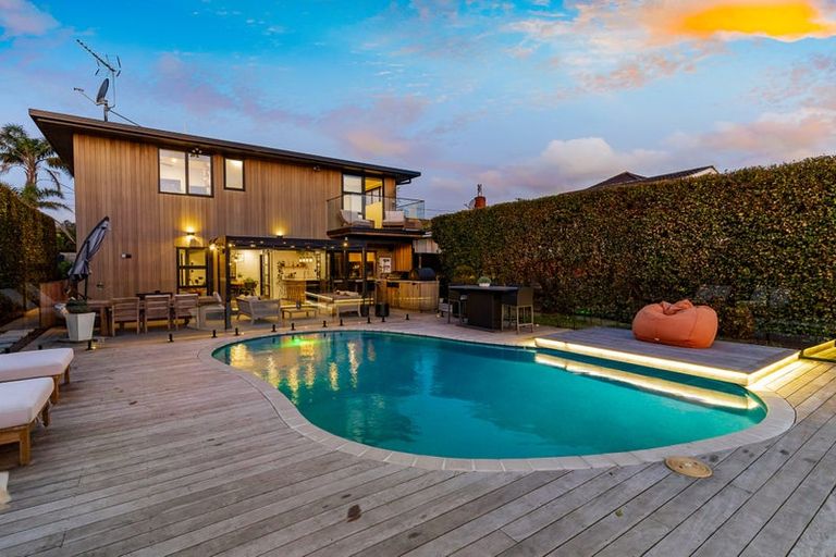 Photo of property in 172 Bleakhouse Road, Mellons Bay, Auckland, 2014