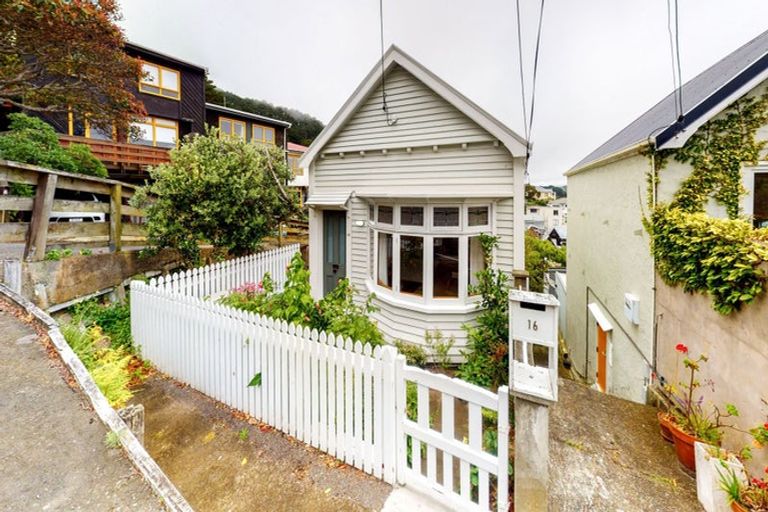 Photo of property in 16 Stafford Street, Mount Victoria, Wellington, 6011