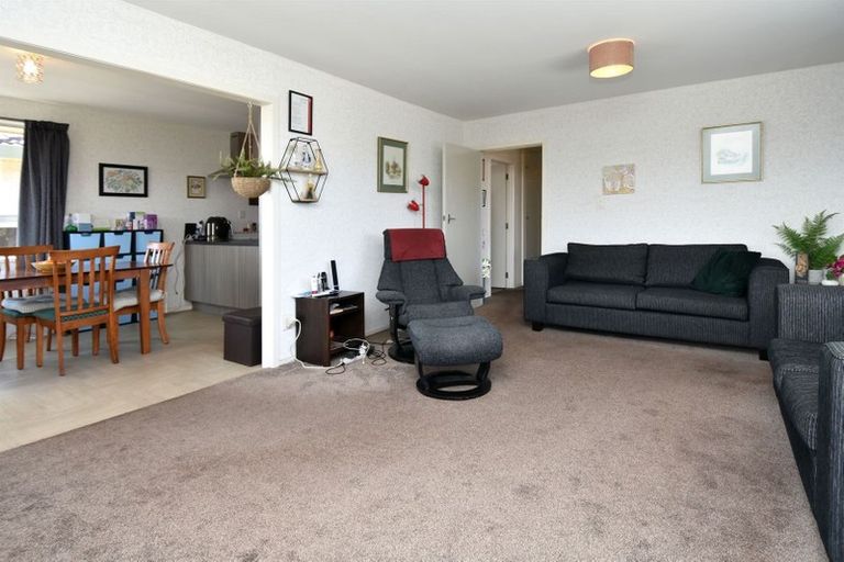 Photo of property in 16 Leonie Place, Aranui, Christchurch, 8061