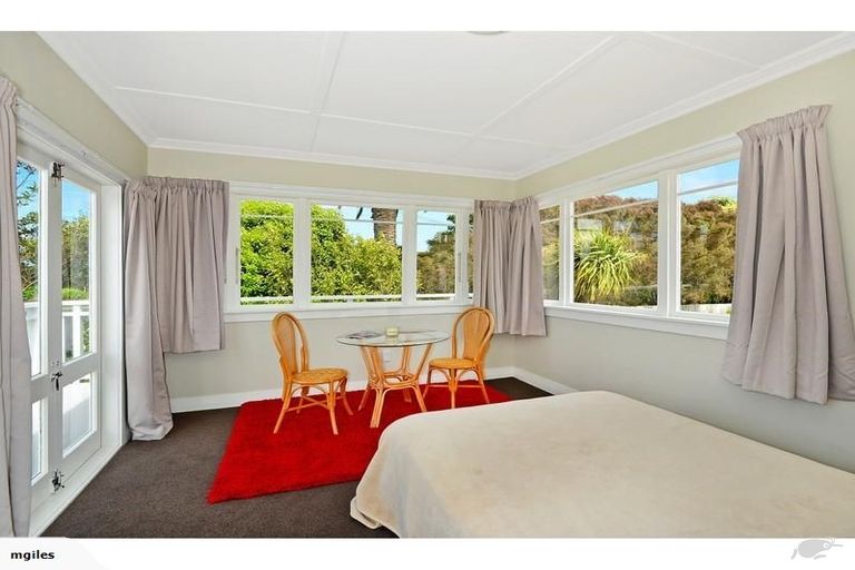 Photo of property in 328 Glenfield Road, Glenfield, Auckland, 0629