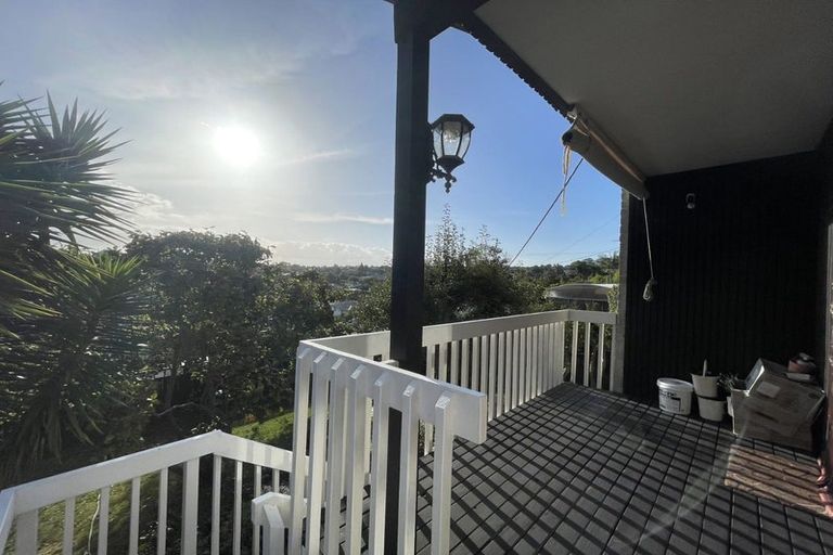 Photo of property in 1/2 Brian Avenue, Forrest Hill, Auckland, 0620