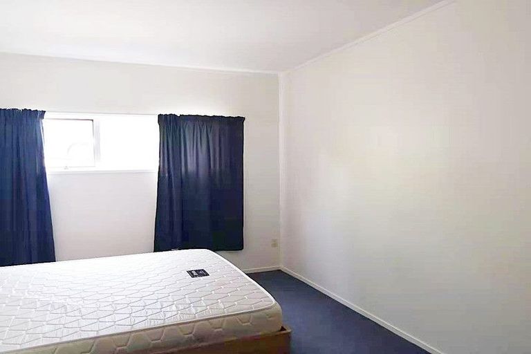 Photo of property in 17 Macnay Way, Murrays Bay, Auckland, 0630