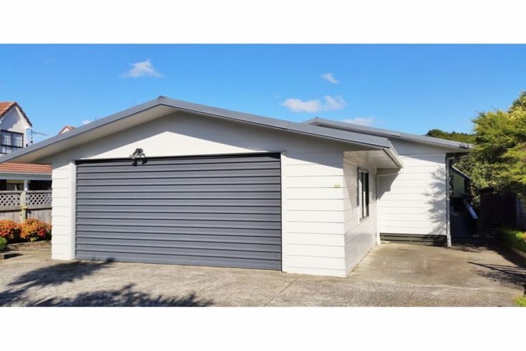 Photo of property in 2/36 Takapu Street, Henderson, Auckland, 0612