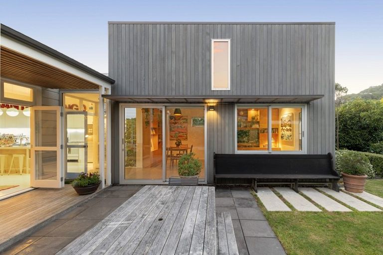 Photo of property in 48 Derwent Street, Island Bay, Wellington, 6023