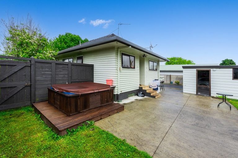 Photo of property in 16 Willis Road, Papakura, 2110