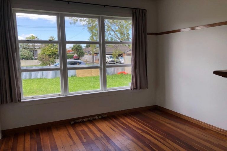 Photo of property in 25 Busby Street, Blockhouse Bay, Auckland, 0600