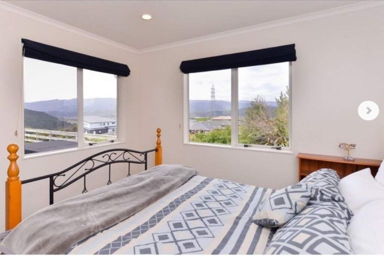 Photo of property in 31 Mcewen Crescent, Riverstone Terraces, Upper Hutt, 5018