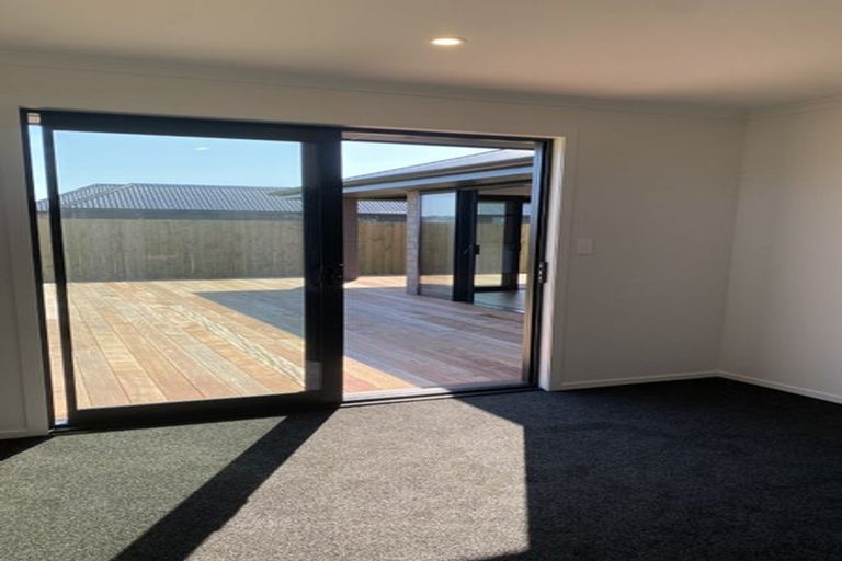 Photo of property in 32 Taurangawaka Road, One Tree Point, 0118