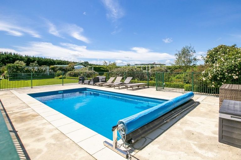 Photo of property in 121 Ferry Road, Martinborough, 5711