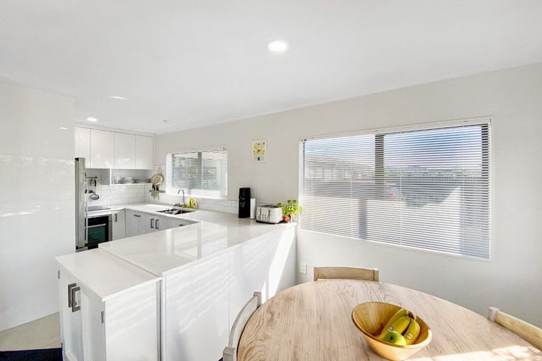 Photo of property in 19a Akoranga Drive, Northcote, Auckland, 0627