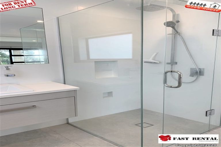 Photo of property in 3 The Rosebowl, Sunnyhills, Auckland, 2010