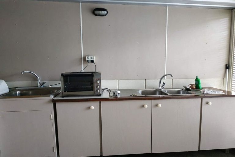 Photo of property in 28 Rotoiti Avenue, Pakuranga Heights, Auckland, 2010