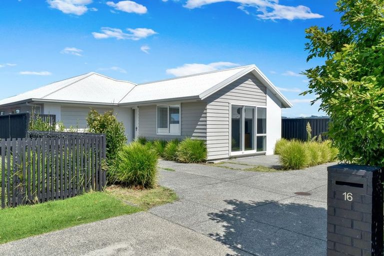 Photo of property in 16 Empire Crescent, Papamoa, 3118