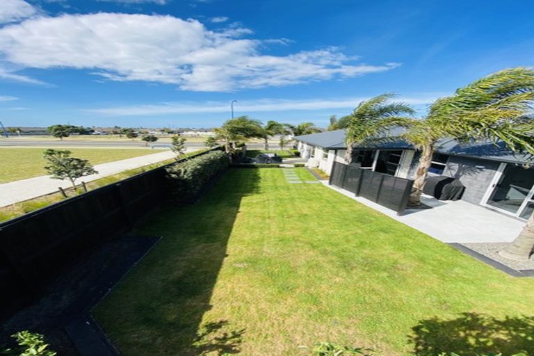 Photo of property in 120 The Boulevard, Papamoa Beach, Papamoa, 3118