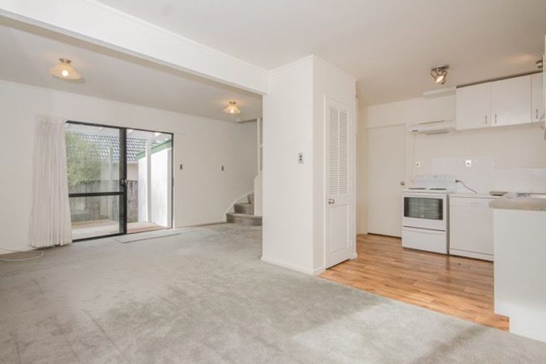 Photo of property in 1/3 Gloria Avenue, Te Atatu Peninsula, Auckland, 0610