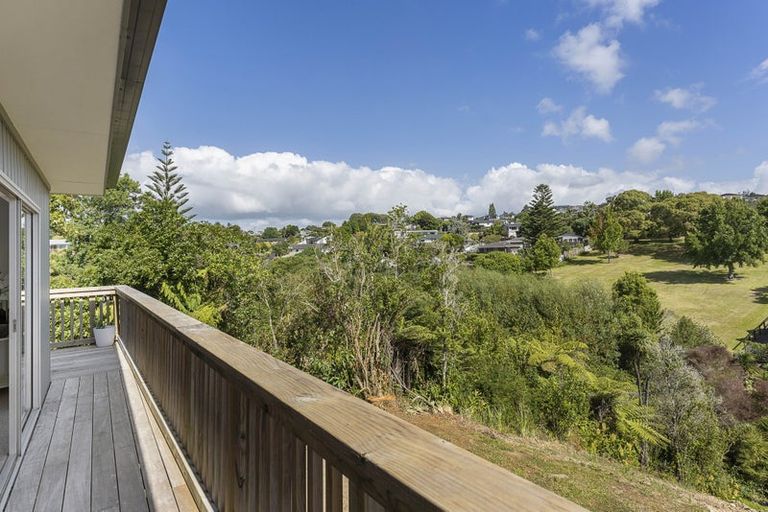 Photo of property in 3 Micawber Place, Mellons Bay, Auckland, 2014