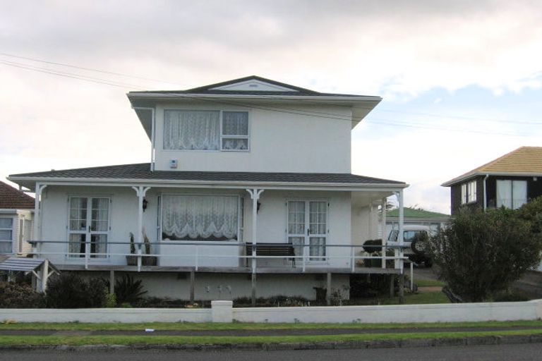 Photo of property in 1/422 Old Te Atatu Road, Te Atatu Peninsula, Auckland, 0610