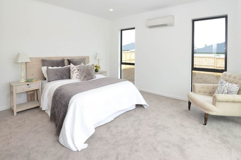 Photo of property in 12 Gilbransen Road, Kumeu, 0810