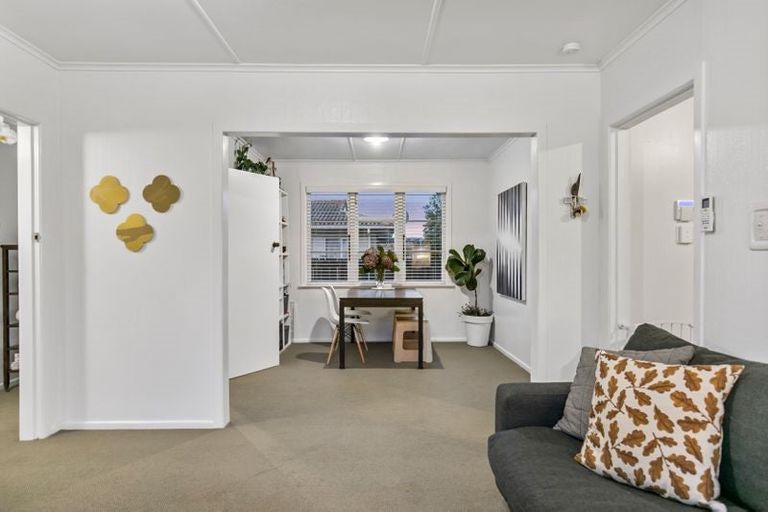 Photo of property in 18 Crawford Avenue, Mangere Bridge, Auckland, 2022