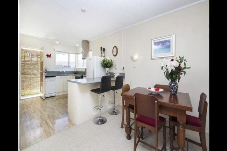 Photo of property in 2/17 Vida Place, Howick, Auckland, 2014