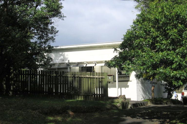 Photo of property in 18 Atkinson Road, Titirangi, Auckland, 0604