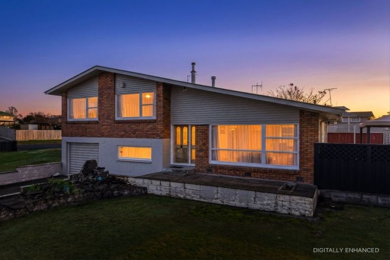 Photo of property in 1 Joanna Place, Deanwell, Hamilton, 3206