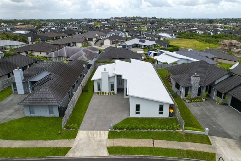 Photo of property in 18 Miranda Place, Flagstaff, Hamilton, 3210