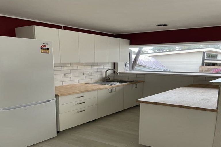 Photo of property in 15 Brunton Place, Glenfield, Auckland, 0629