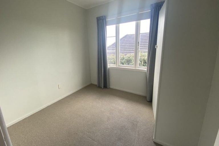 Photo of property in 5 Brookfield Road, Te Atatu Peninsula, Auckland, 0610