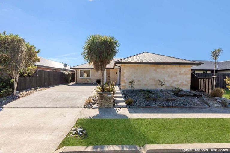 Photo of property in 14 Waimarie Street, Pegasus, 7612