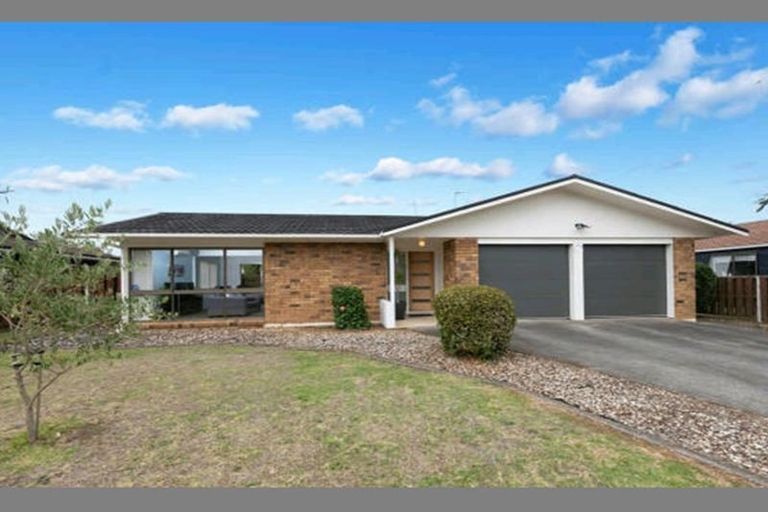 Photo of property in 28 Jillteresa Crescent, Half Moon Bay, Auckland, 2012