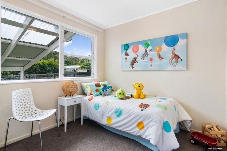 Photo of property in 22 Pendlebury Street, Green Bay, Auckland, 0604