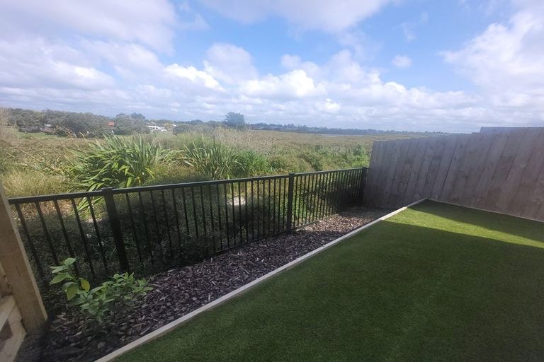Photo of property in 42 Matawhanga Drive, Wattle Downs, Auckland, 2103