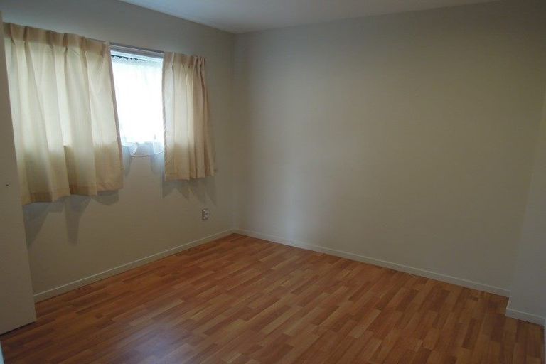 Photo of property in 4 St Catherine Crescent, West Harbour, Auckland, 0618