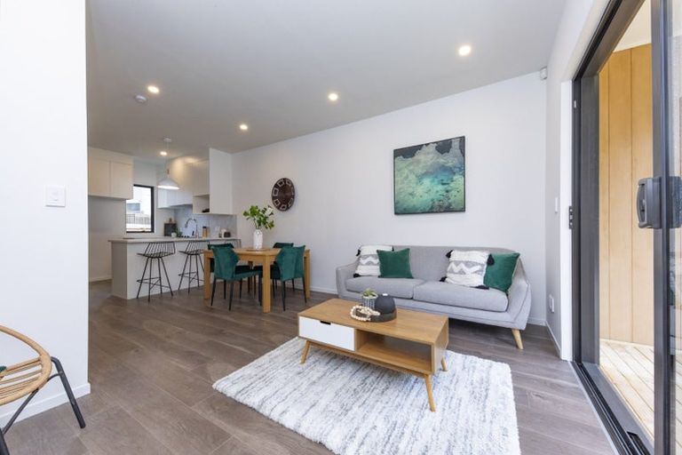 Photo of property in 25 Morihana Close, Glen Eden, 0602