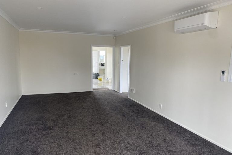 Photo of property in 92 Palmers Road, Clendon Park, Auckland, 2103