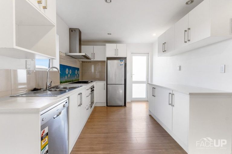 Photo of property in 4 Worthington Place, West Harbour, Auckland, 0618