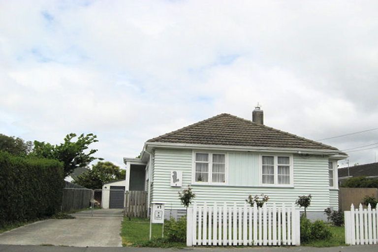 Photo of property in 21 Earnslaw Crescent, Bryndwr, Christchurch, 8053
